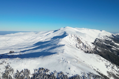 Uludağ’ın ayak basılmayan karla kaplı yayları böyle görüntülendi