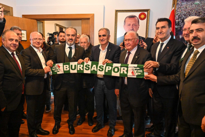 Bursa Belediye Başkanı Alinur Aktaş, Bursaspor’u ziyaret etti