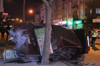Kontrolden çıkan araç park halindeki otomobile çarparak devrildi: 2 yaralı