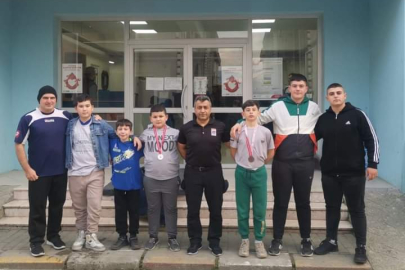 Yenişehirli öğrenciler gümüş  ve bronz madalyayla döndü