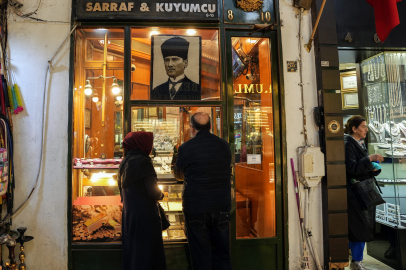 Gram altın rekor tazeledi, yatırımcılarını sevindirdi
