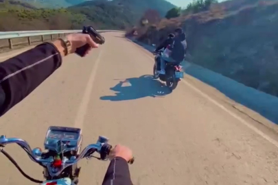 Bursa'da gençlerin kurusıkı tabanca ile yolculuğu kamerada