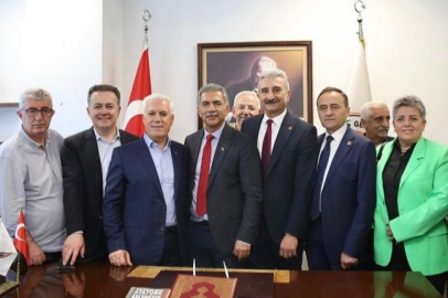 Gemlik Belediye Başkanı Şükrü Deviren görevi teslim aldı