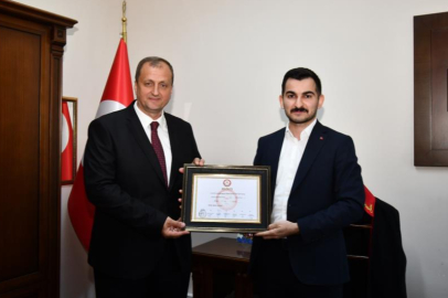 Başkan Usta ve meclis üyeleri mazbatalarını aldı