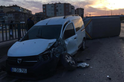 Hafif ticari araçla çarpışan kamyonet devrildi: 2 yaralı