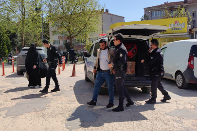 Kaçak göçmenler evlendikleri gün yakalandı