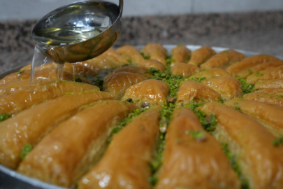 Baklavalar bayram sofraları için hazırlanıyor