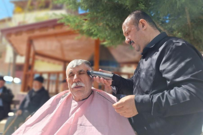 Adayken verdiği sözü tutan muhtar, köydeki tüm erkekleri tıraş ettirdi
