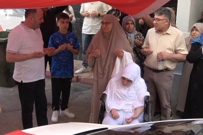 Bir araya geldiler, yürüyemeyen Fikriye’yi konvoyla umreye gönderdiler