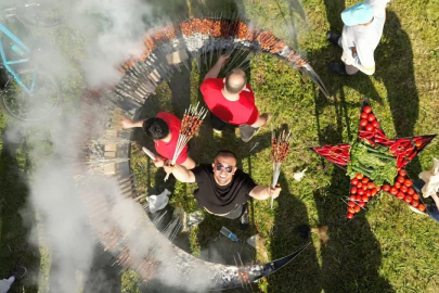 23 Nisan'da ay yıldızlı mangalda ciğer ziyafeti