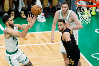 Boston Celtics 25 sayı fark attı, seride 1-0 öne geçti