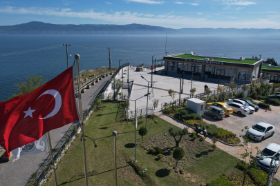 12 dönümlük deniz manzaralı belediye binası satışa çıkarıldı