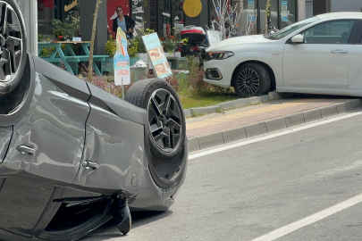 Park halindeki otomobile çarptı, takla attı