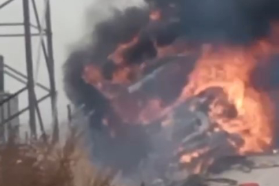 Arı yüzünden devrilen kamyon alev alev böyle yandı