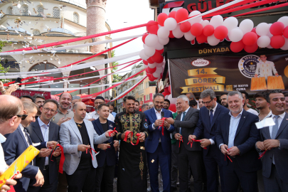 En uzun böreği yiyebilmek için günlerce aç kaldılar...