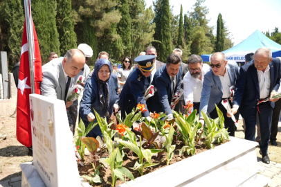 Gündüz programı şehitlik ziyaretiyle başladı