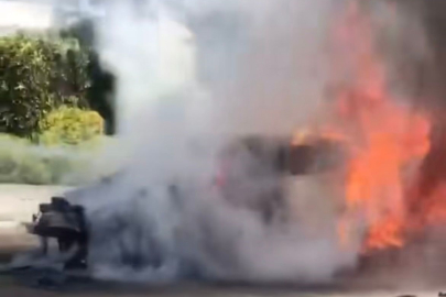 Seyir halindeki araç alev topuna döndü