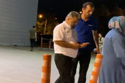 Yüksek sesle müzik dinleyen çocukları attığı şişeyle yaraladı