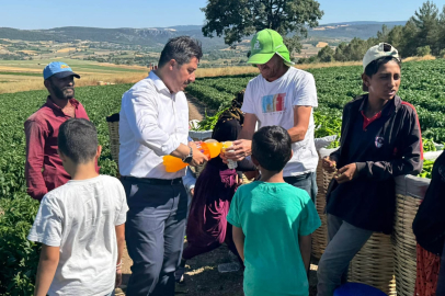Başkan Özel, tarım işçilerine meşrubat ikram etti