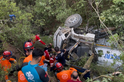 Yangına giderken kazada hayatını kaybeden 3 kişinin kimlikleri belli oldu