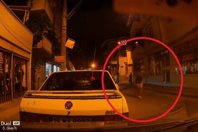 Ters yöne girdi, park halindeki araçlara çarptı