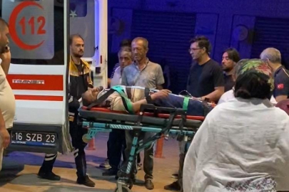 Devrilen traktörün sürücüsü ağır yaralandı