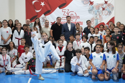 Minikler Taekwondo Şampiyonası Yenişehir’de gerçeklestirildi