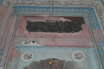 Bezzaz Cami dökülüyor