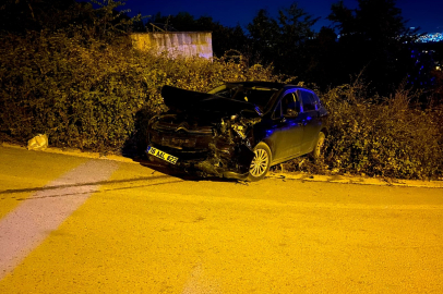 Bursa’da 2 otomobil kafa kafaya çarpıştı: 4 yaralı