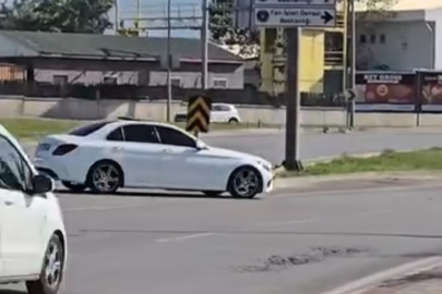 Anayolda geri geri ilerledi, kazaya karıştı olay yerinden böyle kaçtı