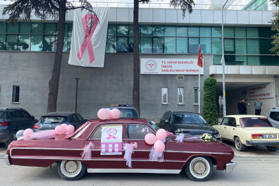 Klasik otomobil ile meme kanserine dikkat çekti