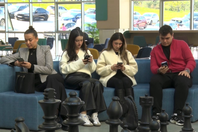 2024 yılının terimi olan "Kalabalık Yalnızlık" makale konusu oldu