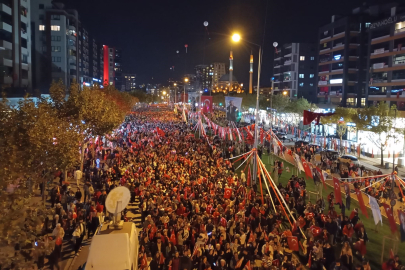 Bursa'da onbinlerce kişi Cumhuriyet coşkusuna ortak oldu