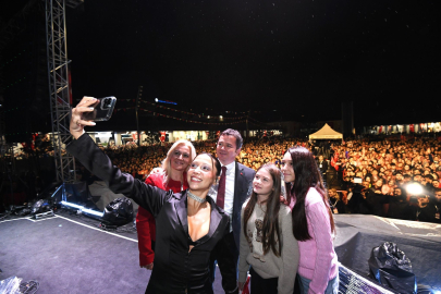 Bursa'da Zeynep Bastık'la Cumhuriyet coşkusu