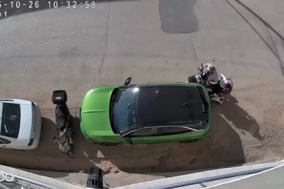 Park halindeki otomobile çarpıp hiçbir şey olmamış gibi kaçtı