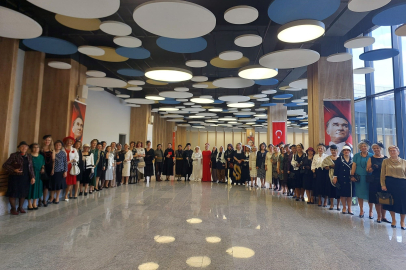 Nilüfer Kadın Korosu'ndan Cumhuriyet defilesi