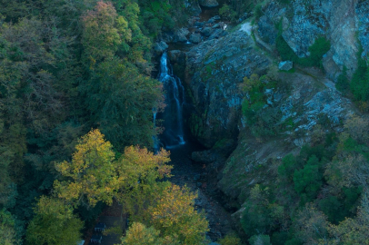 Sudüşen Şelalesi'nde sonbahar güzelliği