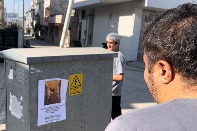 Fotoğrafı gören uzun uzun baktı: "Kızlarınızı bu adamdan uzak tutun" yazılı afişler ortalığı karıştırdı