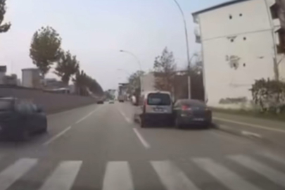 Bursa'da kazalar araç kamerasına yansıdı