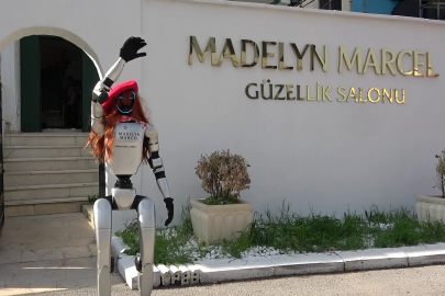Bursa’da güzellik merkezine robot işçi mesaiye başladı