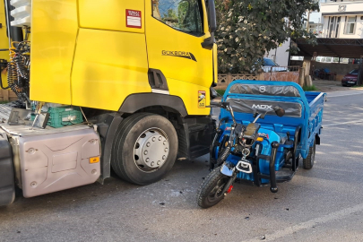 İznik’te elektrikli bisiklet ile tır çarpıştı: 1 yaralı