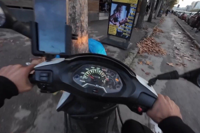 Motosiklet kaydı, duba şaşırttı: Sinirle çıktı, mizahla bitti