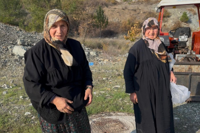 Bursa'da iki yaşlı kadın gençlere taş çıkartıyor