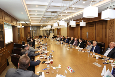 Bursa Büyükşehir Belediye Başkanı Bozbey: "Su tüketen sanayi tartışılmalı"