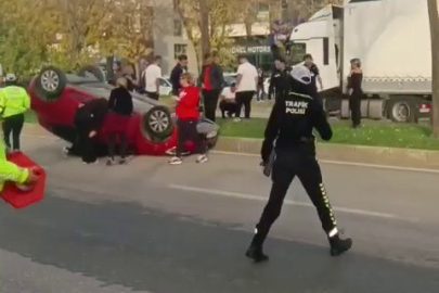 İki araç çarpıştı, takla atan otomobilde sürücü sıkıştı