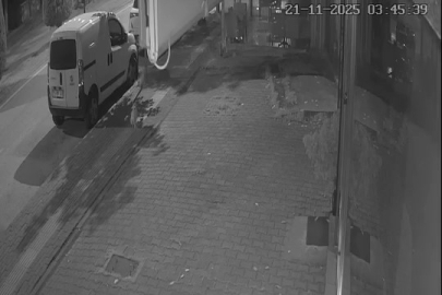 Bursa'da pilavcıya giren hırsız tatlı yedi, işyeri sahibi çağrı yaptı