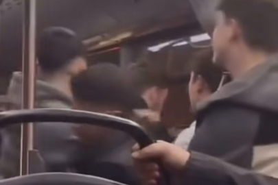 Bursa’da otobüste yumruk yumruğa kavga kamerada