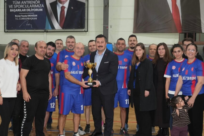 Öğretmenler arası voleybol turnuvası nefes kesti: Şampiyon YEGAL oldu