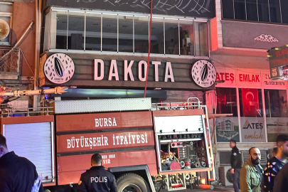Patlayan pelet soba kafede yangın çıkardı