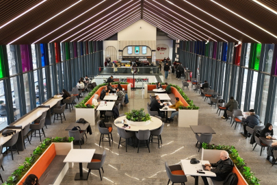 Gençler, Genç Kafe'nin müdavimi oldu